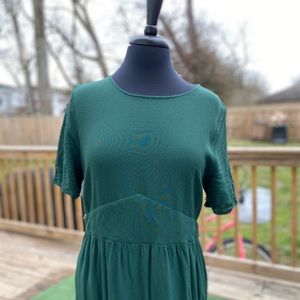 Jumper with Back Button Detail 💚